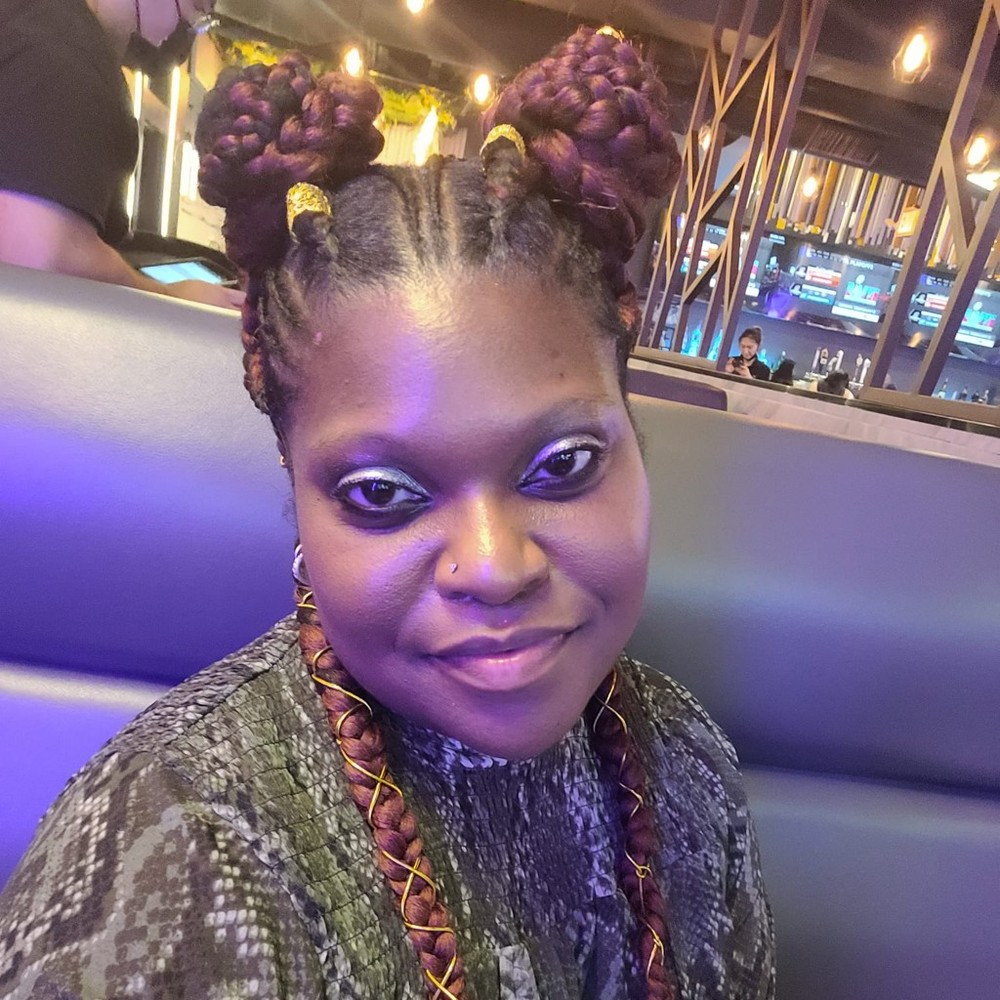 Meet your Posher, Monique